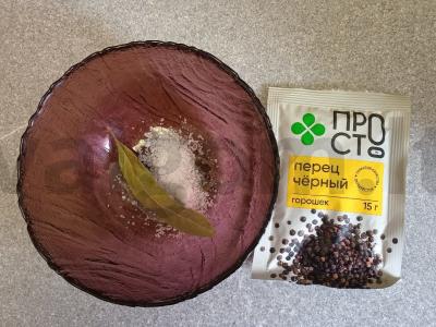 Kalmarai, troškinti grietinėje su kinoos garnyru Žingsnis 2