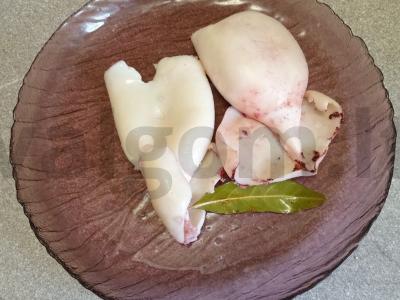 Kalmarai, troškinti grietinėje su kinoos garnyru Žingsnis 4