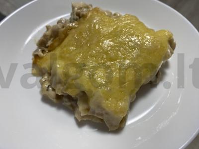 Jūlienas su vištiena ir pievagrybiais su muskato riešutu pagrindine nuotrauka