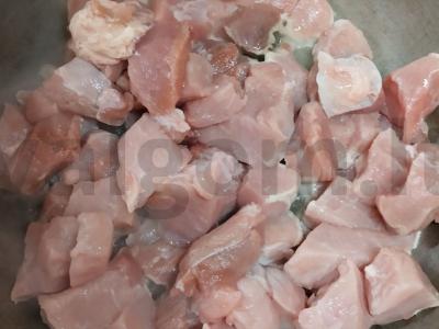 Kiaulienos šoninė, troškinta su kopūstais ir pomidorų pasta Žingsnis 1