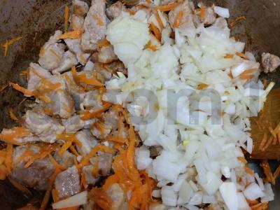 Kiaulienos šoninė, troškinta su kopūstais ir pomidorų pasta Žingsnis 2