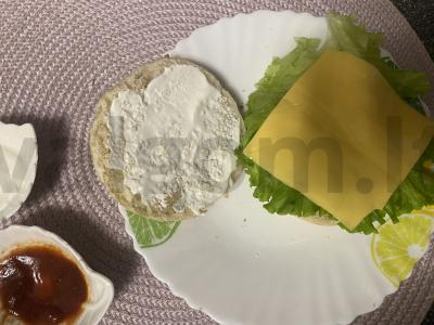 Namų burgeris su jautienos kotletu ir pomidoru Žingsnis 3