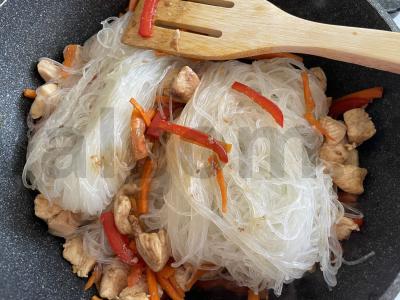 Sultinga funčozė pagal korėjietišką receptą su vištiena Žingsnis 5