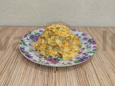 Salotas „Obžorka“ su vištiena ir daržovėmis pagrindine nuotrauka