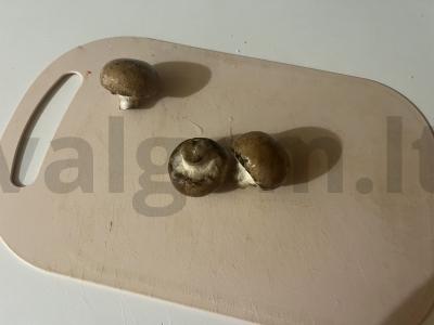Šampinjonai su dešrelėmis ant iešmelių Žingsnis 1