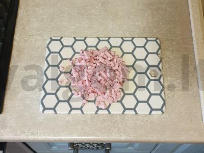 Olivje salotas su šviežiais agurkais Žingsnis 1