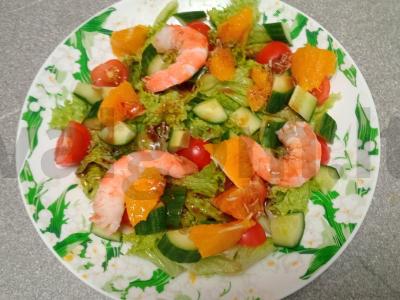 Salotas su langustinomis, apelsinu ir česnako-citrinų padažu Žingsnis 7