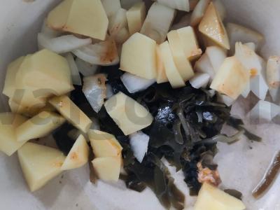 Žuvienė su jūros kopūstais ir lašišos pilvukais Žingsnis 3