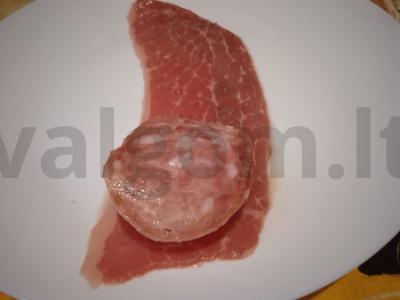 Jautienos bekono ritinėliai su sūriu ir rūkytos dešros Žingsnis 2