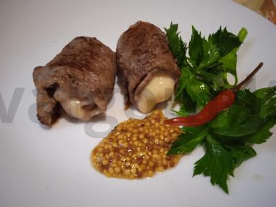 Jautienos bekono ritinėliai su sūriu ir rūkytos dešros pagrindine nuotrauka