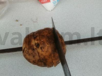 Bulvytė su šonine ant anglių Žingsnis 2