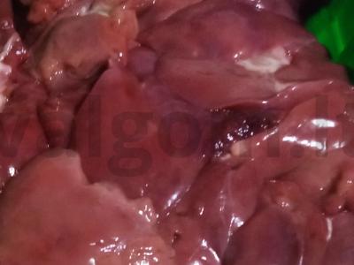 Keptas kiaušinis su vištienos kepenėlėmis, džiovintais pomidorais ir svogūnų žiedais Žingsnis 1