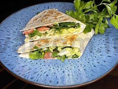 Tortilija su upėtakiu ir špinatais pagrindine nuotrauka