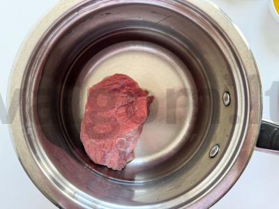 Salotos su virta jautiena ir avokadu Žingsnis 1