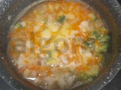 Suomijos žuvienė su raudonąja žuvimi ir brokoliais Žingsnis 3