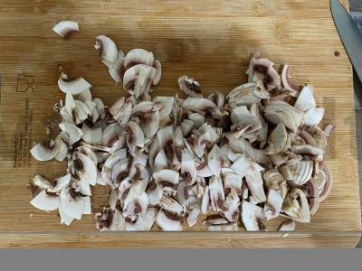 Vištienos ir grybų padažas grietinėlės padaže Žingsnis 2