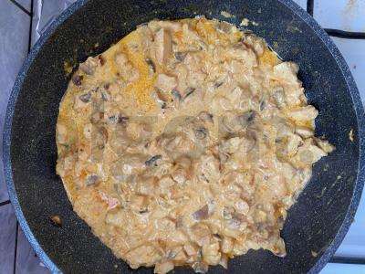 Vištienos ir grybų padažas grietinėlės padaže Žingsnis 16