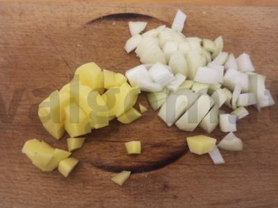 Sriuba su bulvėmis ir kiaušiniu ant kiaulienos šonkaulių Žingsnis 2