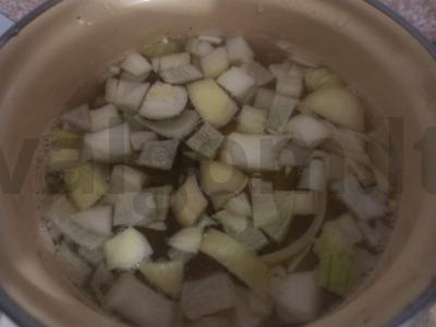 Sriuba su bulvėmis ir kiaušiniu ant kiaulienos šonkaulių Žingsnis 3