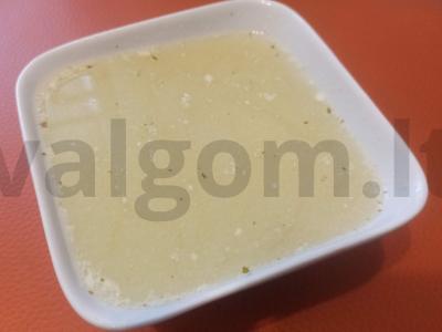 Sriuba su bulvėmis ir kiaušiniu ant kiaulienos šonkaulių pagrindine nuotrauka