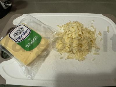 Omletas su dešrelėmis ir sūriu Žingsnis 3