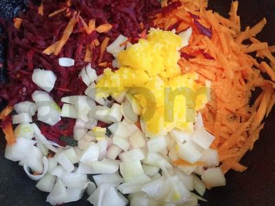 Raudonas šaltibarščiai su kiauliena Žingsnis 7