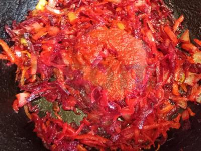 Raudonas šaltibarščiai su kiauliena Žingsnis 9