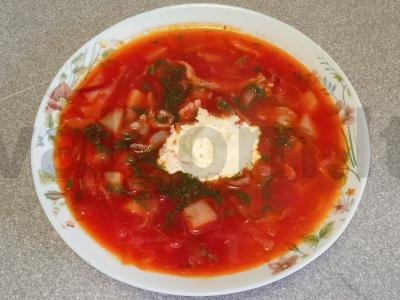 Raudonas šaltibarščiai su kiauliena pagrindine nuotrauka