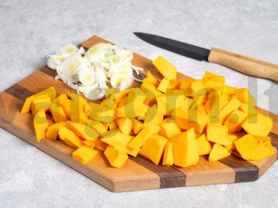 Moliūgų sriuba su sūriu Žingsnis 1