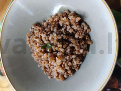 Grikių košė su rožiniu vynu pagrindine nuotrauka