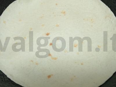 Tortilija su žiedine kopūstu, kukurūzais ir sūriu Žingsnis 5