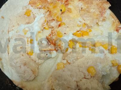 Tortilija su žiedine kopūstu, kukurūzais ir sūriu Žingsnis 6