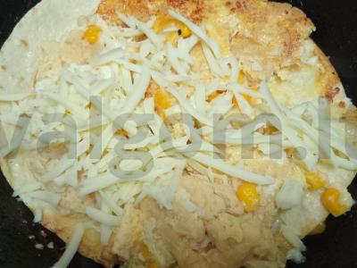 Tortilija su žiedine kopūstu, kukurūzais ir sūriu Žingsnis 7