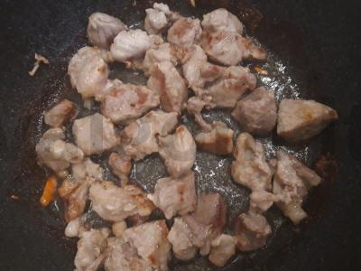 Kumpio plovas su marinuotais agurkais Žingsnis 3