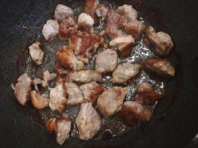 Kumpio plovas su marinuotais agurkais Žingsnis 4