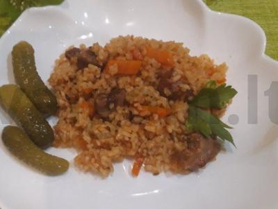 Kumpio plovas su marinuotais agurkais pagrindine nuotrauka