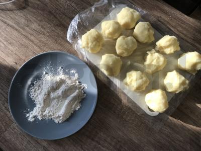 Bulvių zrazai su mėsos kukuliais viduje Žingsnis 6