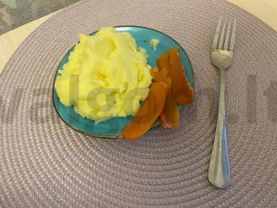 Skaniausias bulvių košė su sūdyta raudona žuvimi pagrindine nuotrauka