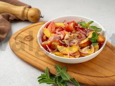 Salotas su nektarinais pagrindine nuotrauka