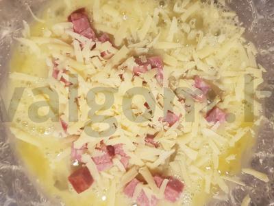 Kiaušinienė su dešra ir sūriu pusryčiams Žingsnis 3