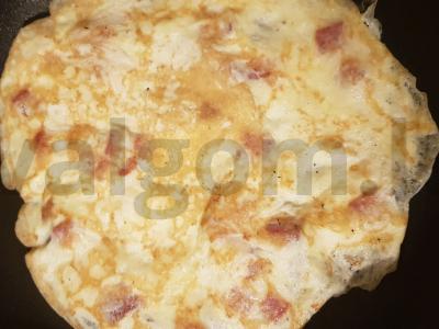 Kiaušinienė su dešra ir sūriu pusryčiams Žingsnis 5