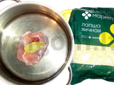 Pirmas patiekalas „Kiaušinių makaronai su baltomis grybeliais“ Žingsnis 2