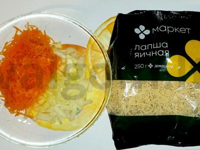 Pirmas patiekalas „Kiaušinių makaronai su baltomis grybeliais“ Žingsnis 3