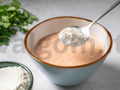 Skrudinti kotletai su sūriu grietinės padaže Žingsnis 3