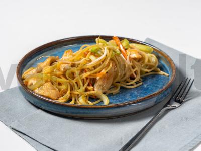 Nudegos su vištiena ir terijaki padažu pagrindine nuotrauka