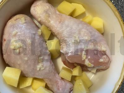 Pavasarinė vakarienė iš vištienos blauzdelių orkaitėje Žingsnis 4