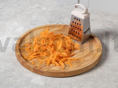 Šviežių kopūstų ir morkų salotos Žingsnis 2