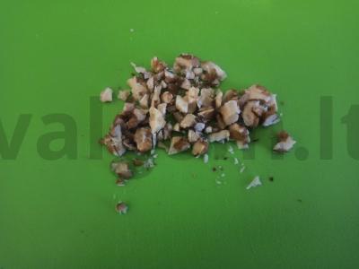 Avižiniai batonėliai su graikiniais riešutais, sėklomis ir razinomis Žingsnis 1