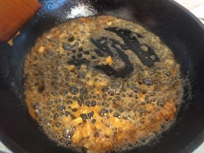 Avižiniai batonėliai su graikiniais riešutais, sėklomis ir razinomis Žingsnis 4