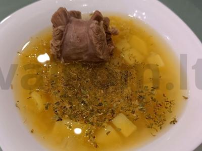 Raudonos lęšiai sriuba pagrindine nuotrauka